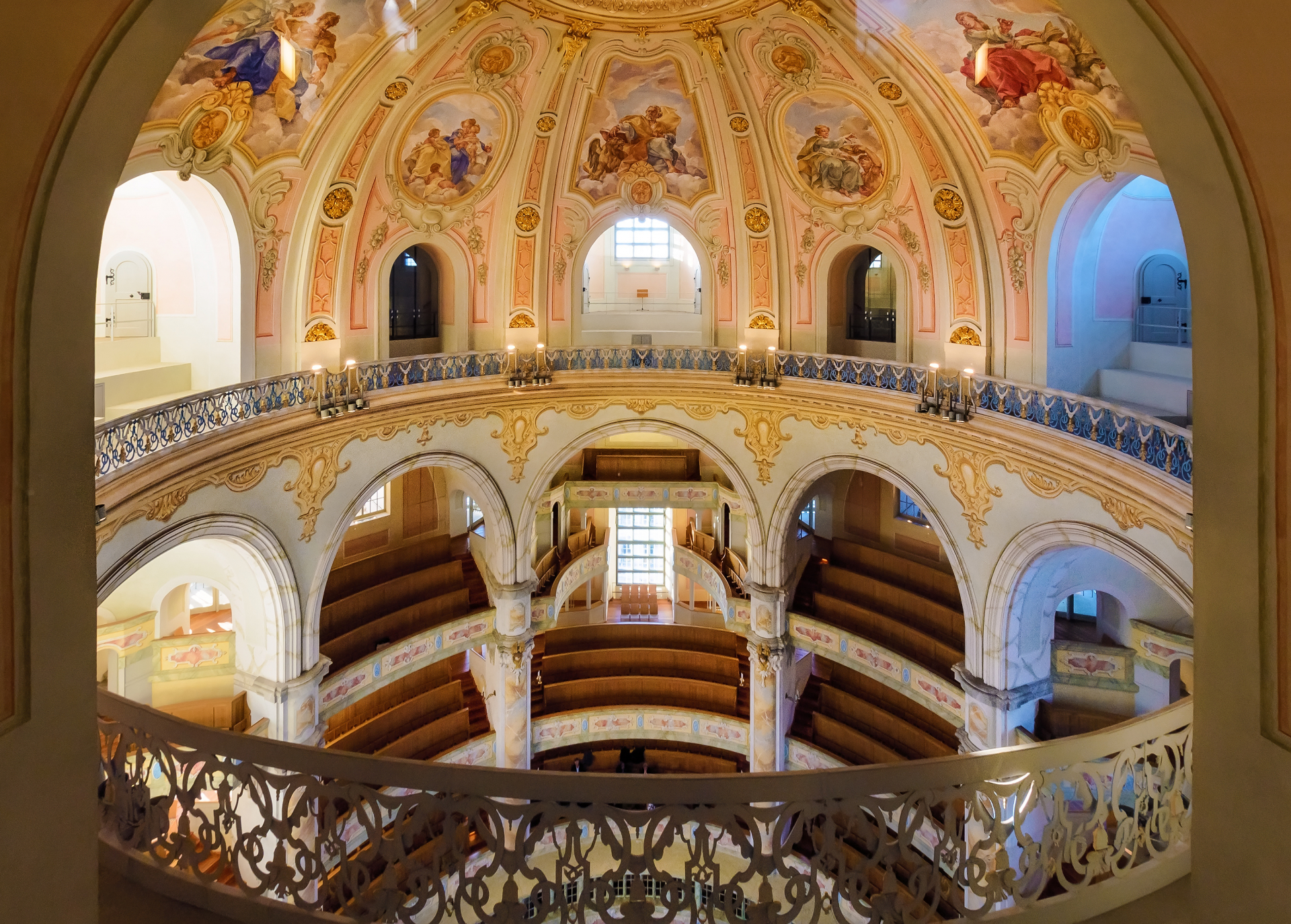 „Weihnachtsoratorium“ in der Frauenkirche Dresden - Advent im Elbflorenz                                                                                            