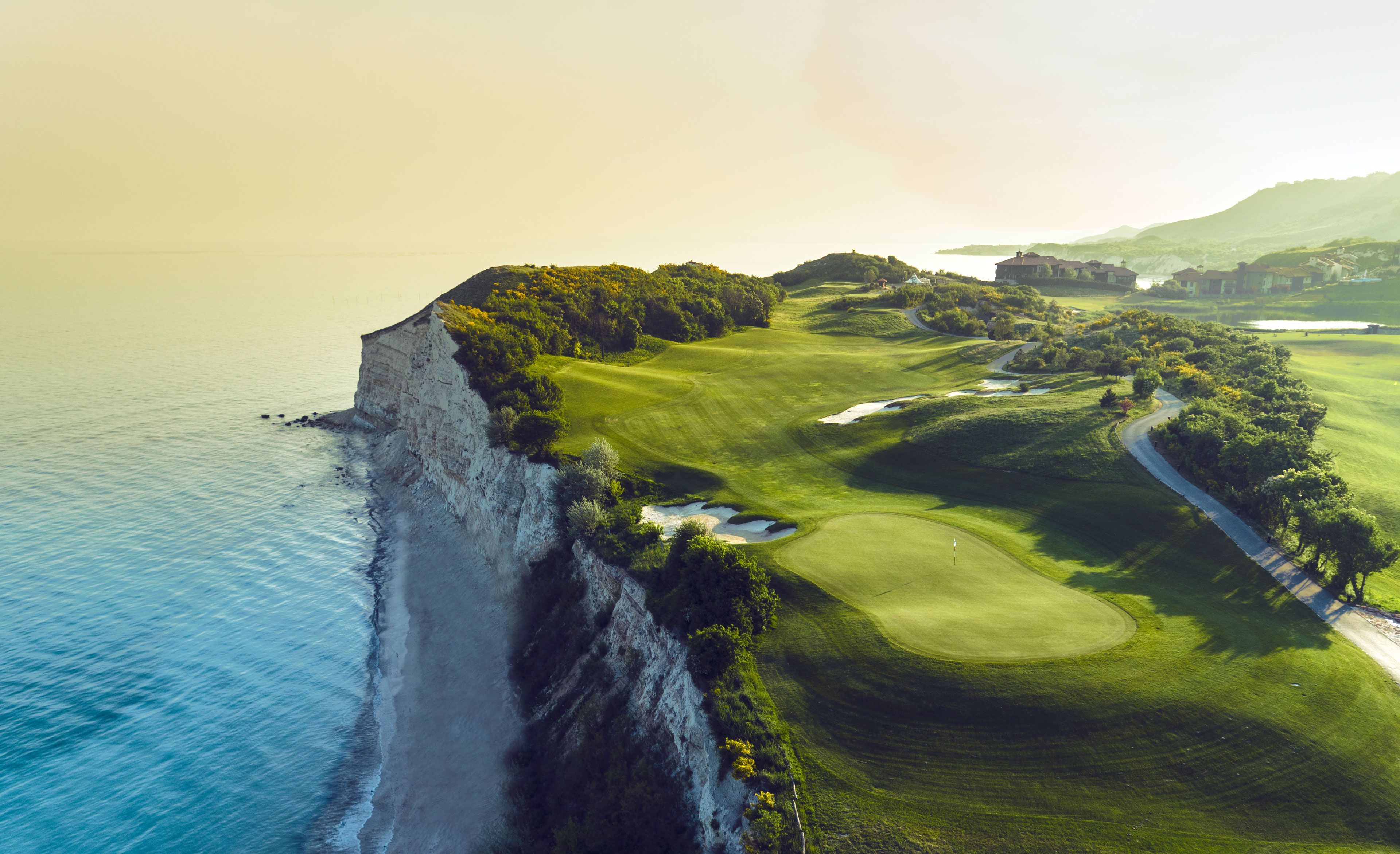 4.Thracian-Cliffs-Golf-Course-Panorama-(scal).jpg