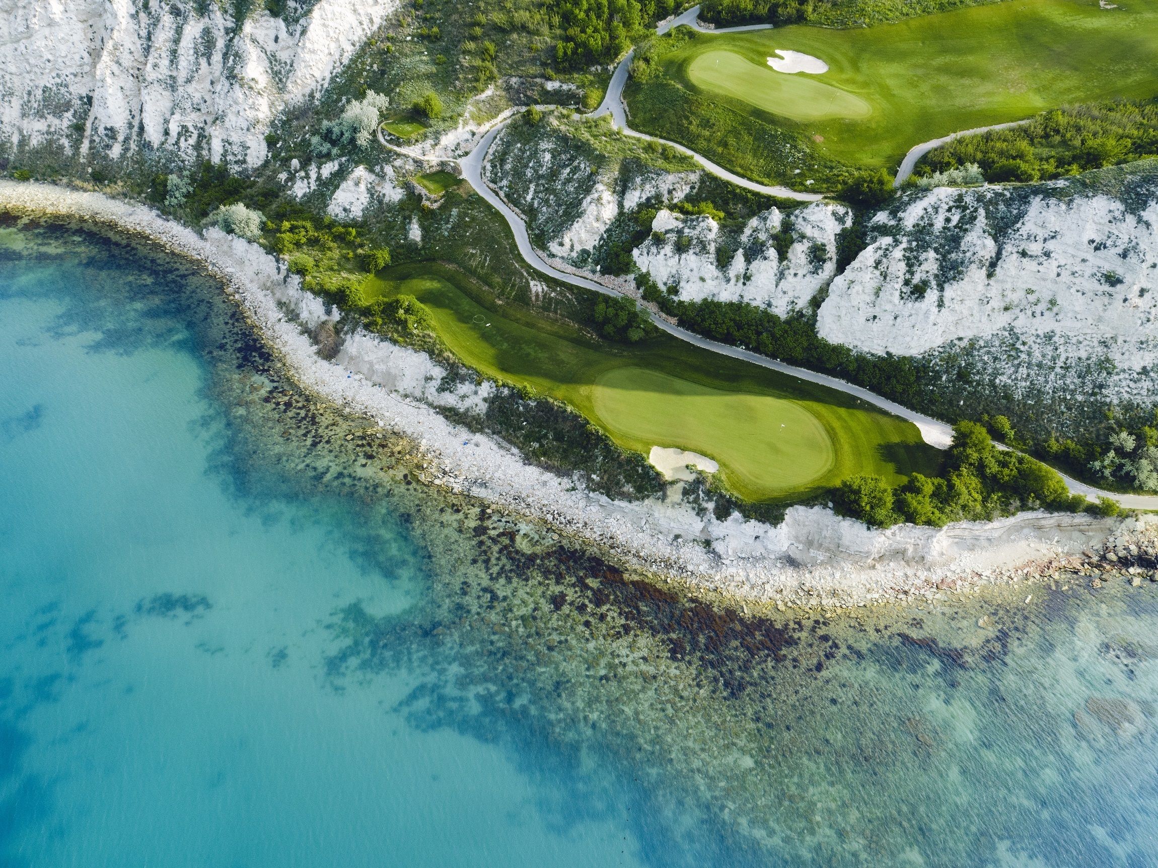 8.Thracian_Cliffs_Golf_Course_Panorama_(scal).jpg