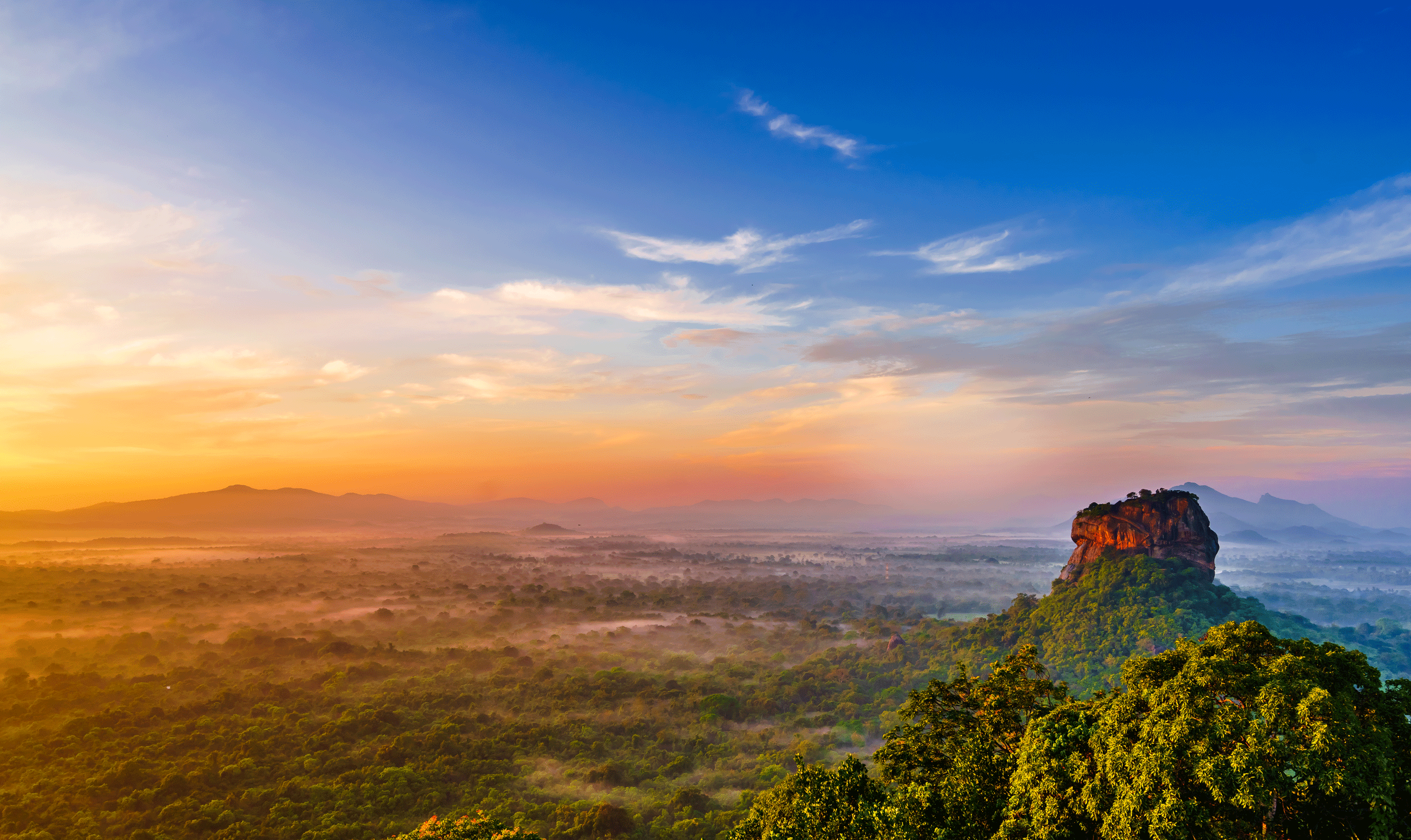AdobeStock_252635546_Lion_Rock_Sigiriya_Sri_Lanka_web.gif